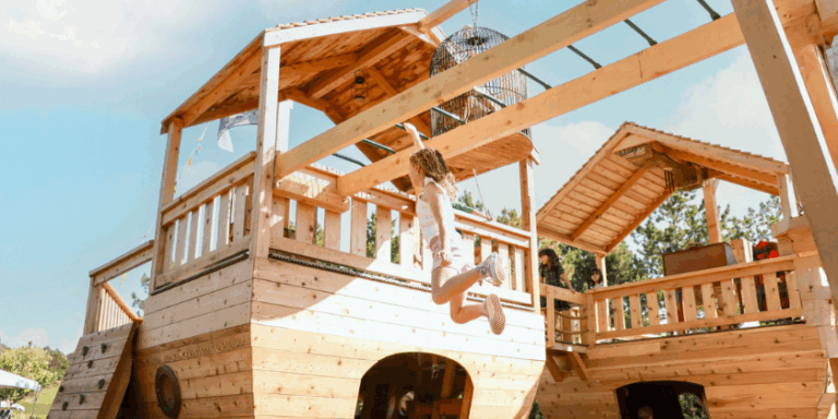 Climb aboard dueling pirate ships and rule the high seas today.