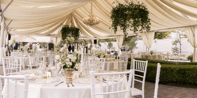 Say “I do” under romantic arches surrounded by roses – book your Loggia tour today.